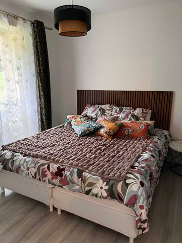 Gîte pour 4 personnes, avec piscine ainsi que jardin et terrasse à Équemauville