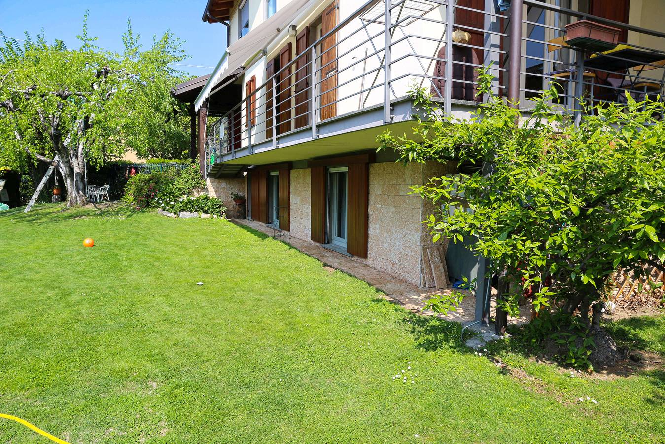 Geheel appartement, Vakantieappartement voor 4 personen met tuin in Maccagno, Maccagno con Pino e Veddasca