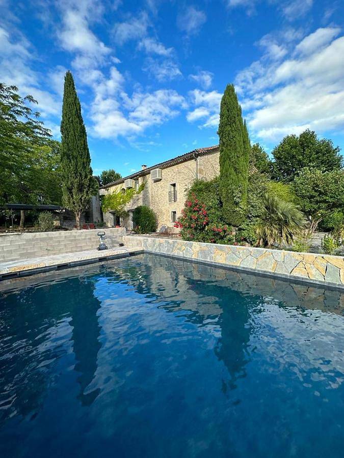 Maison d’hôte pour 40 personnes, avec Balcon et Terrasse ainsi que Jardin et Piscine