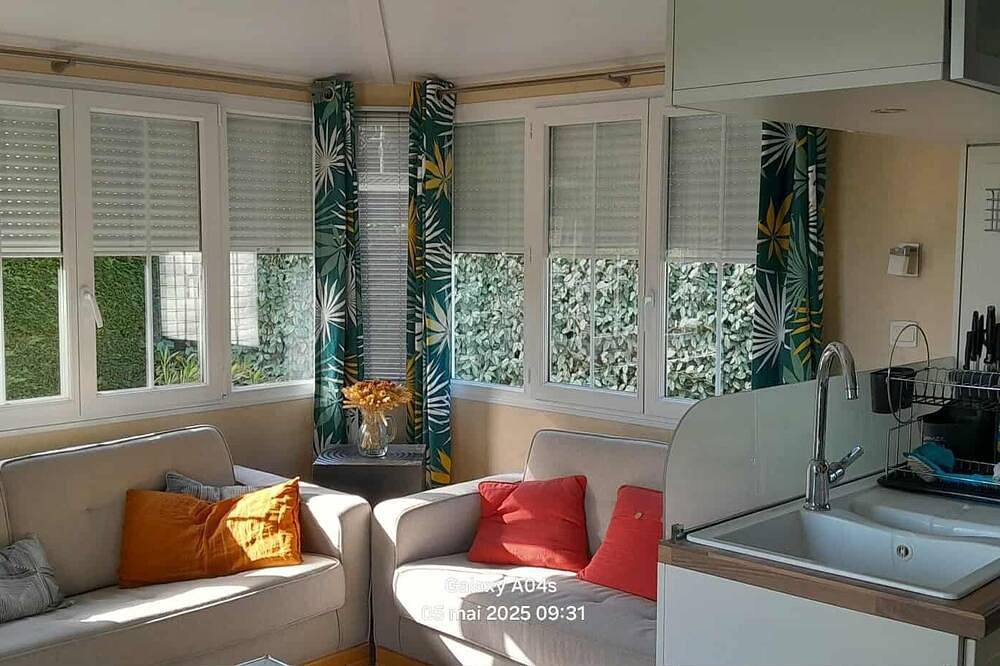 Mobile home with secure terrace. Magnificent view of the lake. All comfort in Sainte-Gemme, Saintes und Umgebung