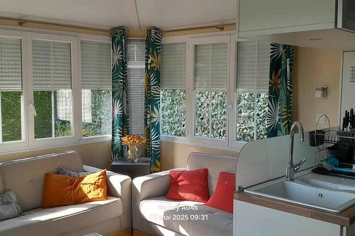 Mobile home with secure terrace. Magnificent view of the lake. All comfort in Sainte-Gemme, Saintes und Umgebung