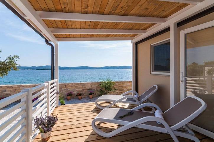 Camping voor 6 personen, with Terras and Tuin as well as Uitzicht in Biograd na Moru