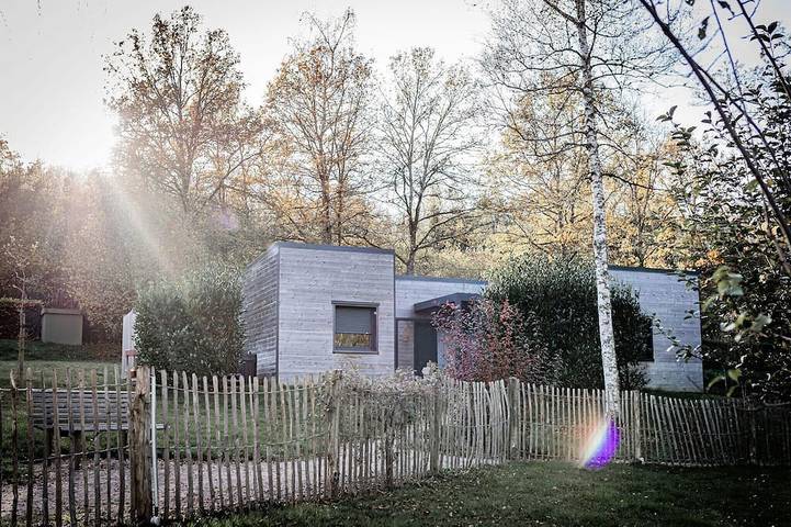 Gîte pour 10 personnes, avec balcon et jardin ainsi que jacuzzi et piscine à Barbey-Seroux