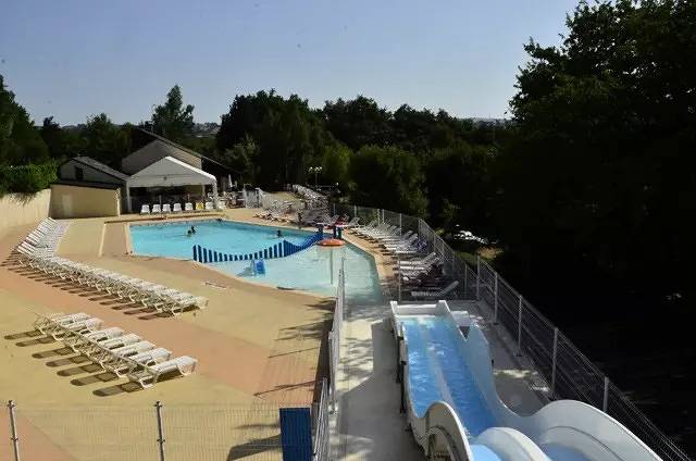 Camping pour 6 personnes, avec terrasse et piscine dans l' Aveyron - 2