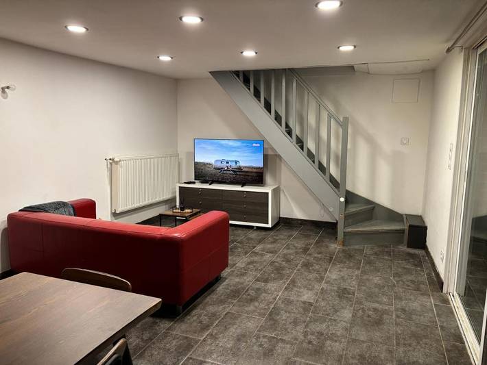 Gîte pour 6 personnes, avec terrasse dans Mecquignies