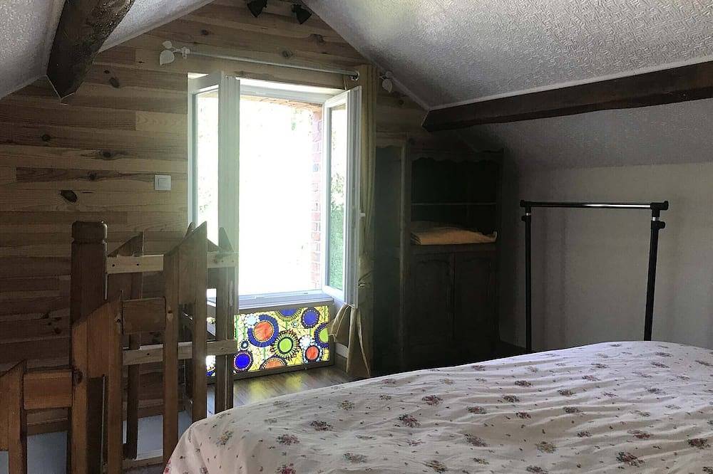 Petite maison de campagne, vue superbe, Le Peyroux, Teilhet in Teilhet, Puy-de-Dôme