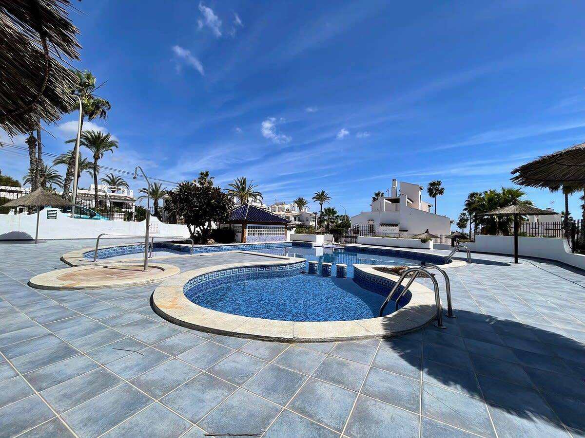 Bungalow para 4 personas con piscina in Orihuela, Costa Blanca