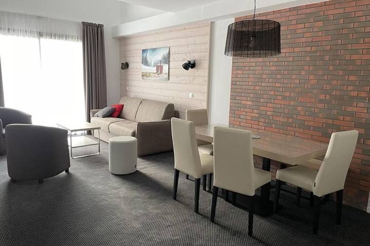 Entire apartment, 150m from ski slopes, 1st floor, view ski slopes, swimming pool, balcony, tv, ski locker, 58m² in Gourette, Eaux-Bonnes