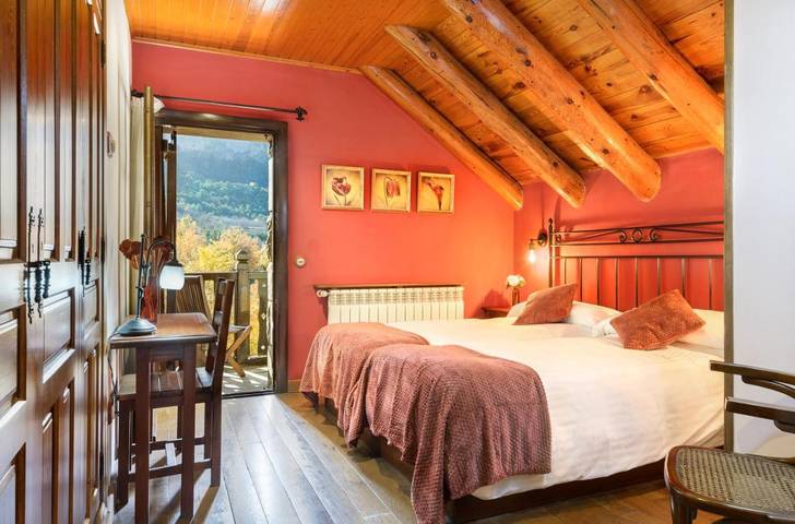 Casa rural con piscina para 2 personas, con vistas además de piscina y jardín en Pirineo Aragonés - 4