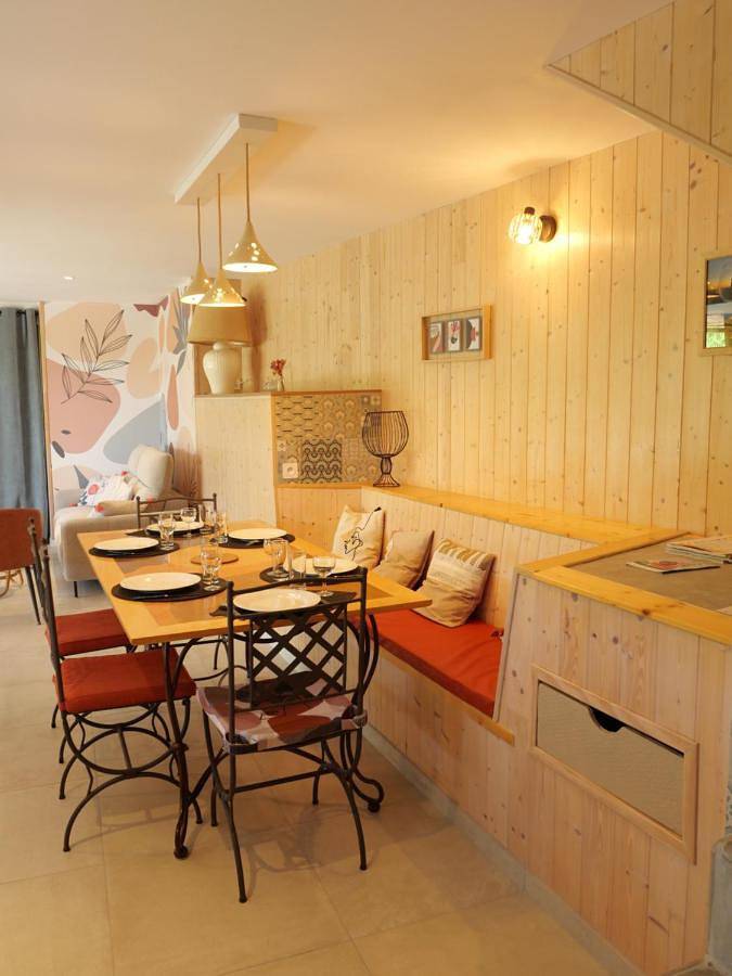 Location de vacances pour 6 personnes, avec balcon ainsi que vue et piscine, adapté aux familles à Saint-Étienne-de-Fontbellon - 2