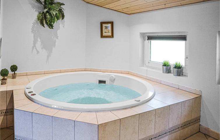 Ferienhaus für 10 Personen, mit Terrasse und Sauna sowie Whirlpool in Blavand - 4