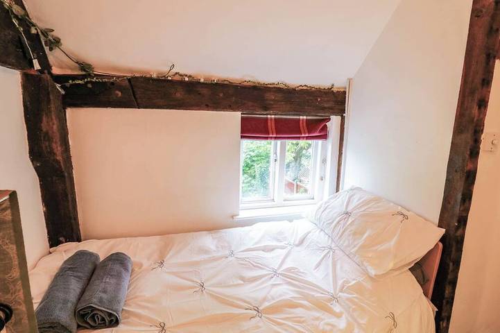Lilac Cottage, pet friendly, character holiday cottage in Brinklow in Brinklow, Warwickshire