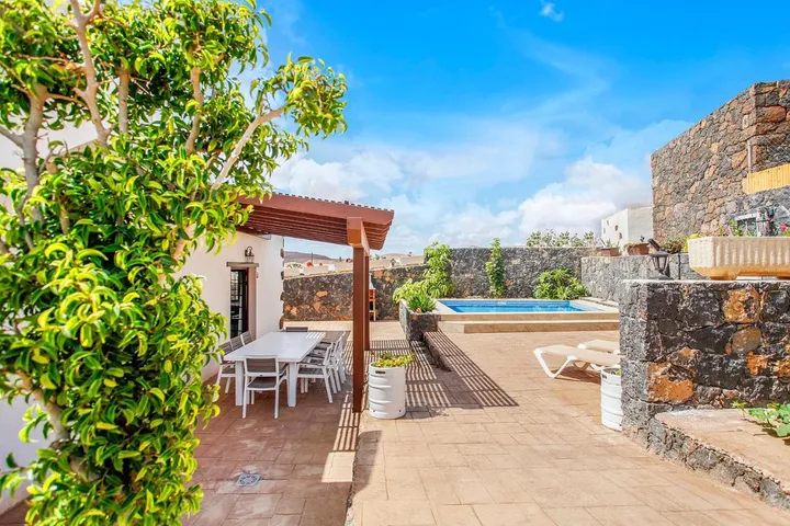 Ferienhaus für 6 Personen, mit Pool und Ausblick sowie Garten - 1