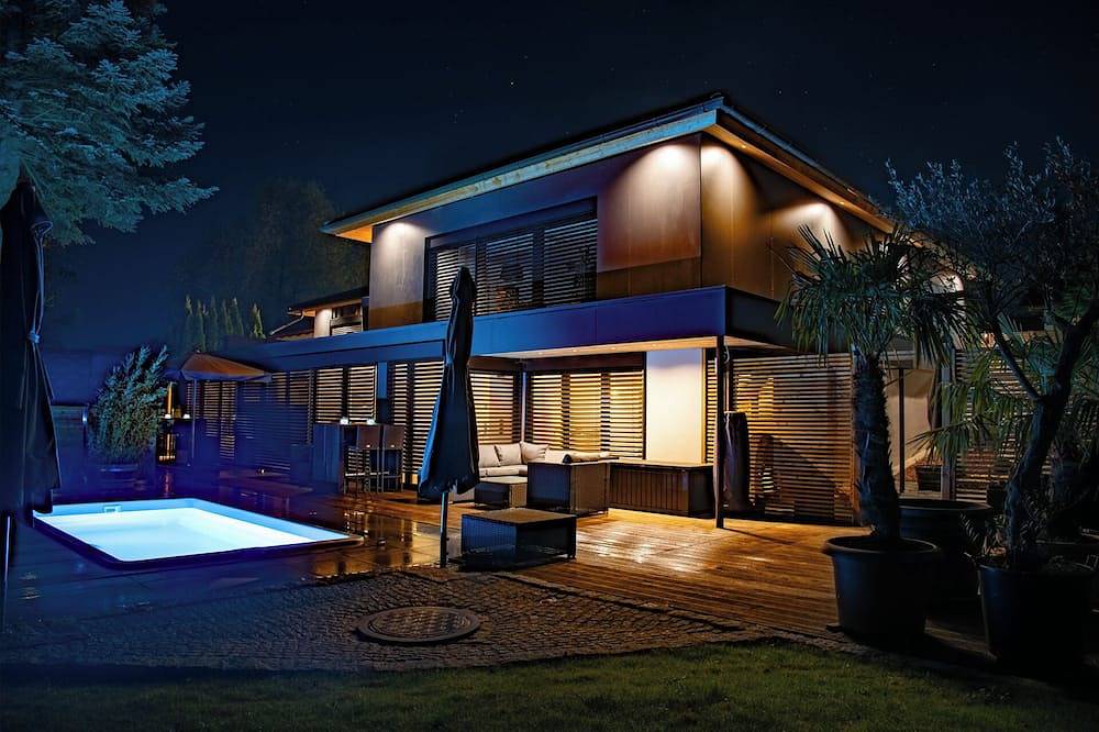 Ganze Wohnung, Luxuriöse Ferienwohnung auf der „Schwäbischen Alb“ mit Terrasse, Pool und Sauna. in Laichingen, Laichingen Region