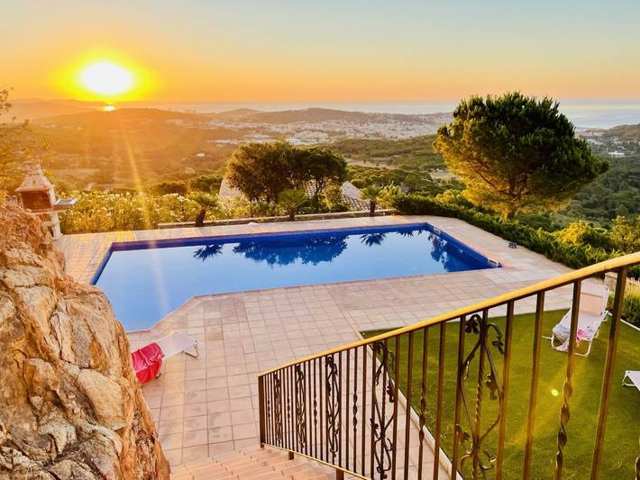 Villa pour 8 personnes, avec Balcon/Terrasse et Vue sur l’océan ainsi que Jardin et Piscine à Sant Feliu de Guíxols - 3