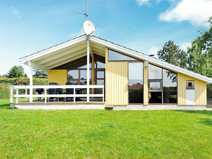 Ferienhaus für 8 Personen, mit Terrasse und Garten sowie Sauna in Pøt Strandby