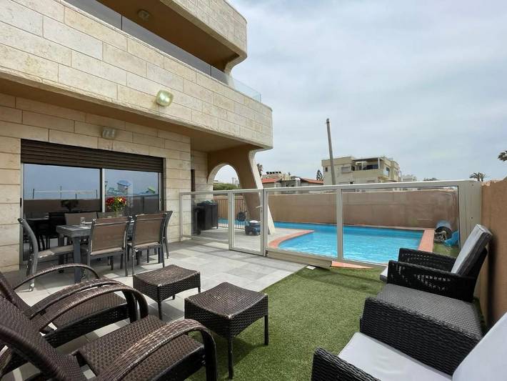 Appartement de vacances pour 4 personnes, avec piscine ainsi que jardin et vue
