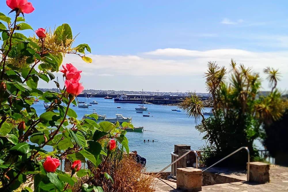 \"le petit cottage\": grande maison avec jardin pour 14 pers, à 2 pas de la mer! in Île de Batz, Ceinture Dorée