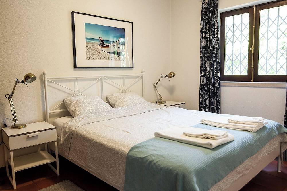 Architekt Villa mit privatem Pool, 3 Minuten vom Strand entfernt und 20 Minuten nach Lissabon in Aroeira, Corroios