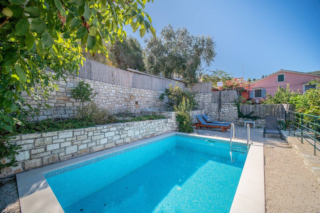 Villa Adamantia Paxos con piscina, terraza y Wi-Fi in Ozias, Paxoí