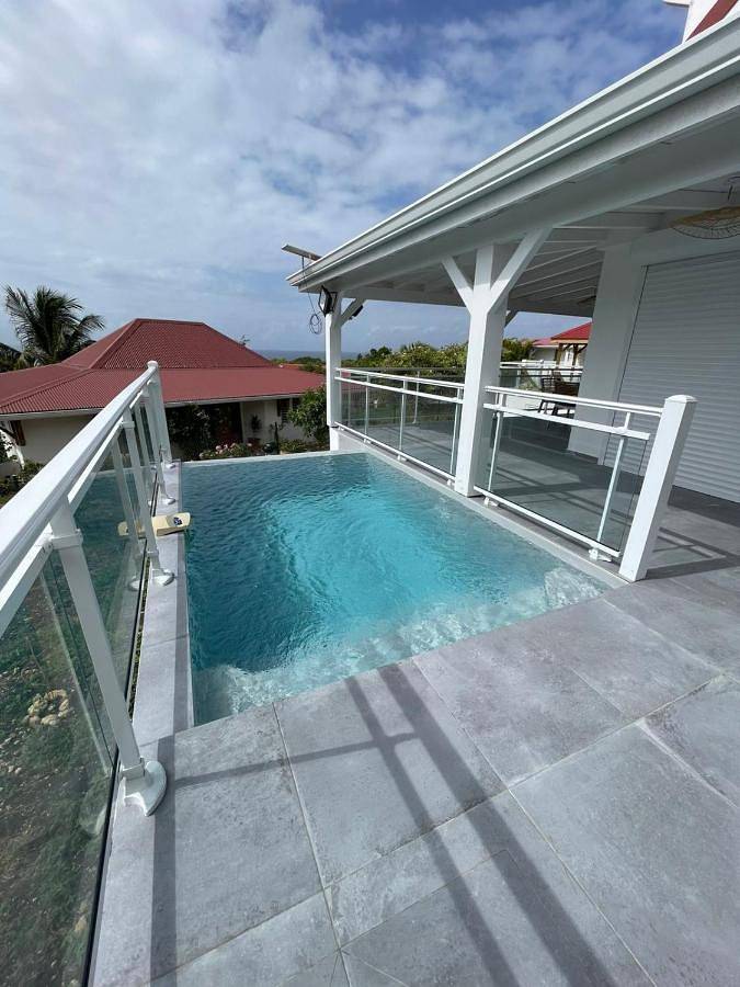 Chalet para 2 personas, con jardín además de vistas y piscina - 1
