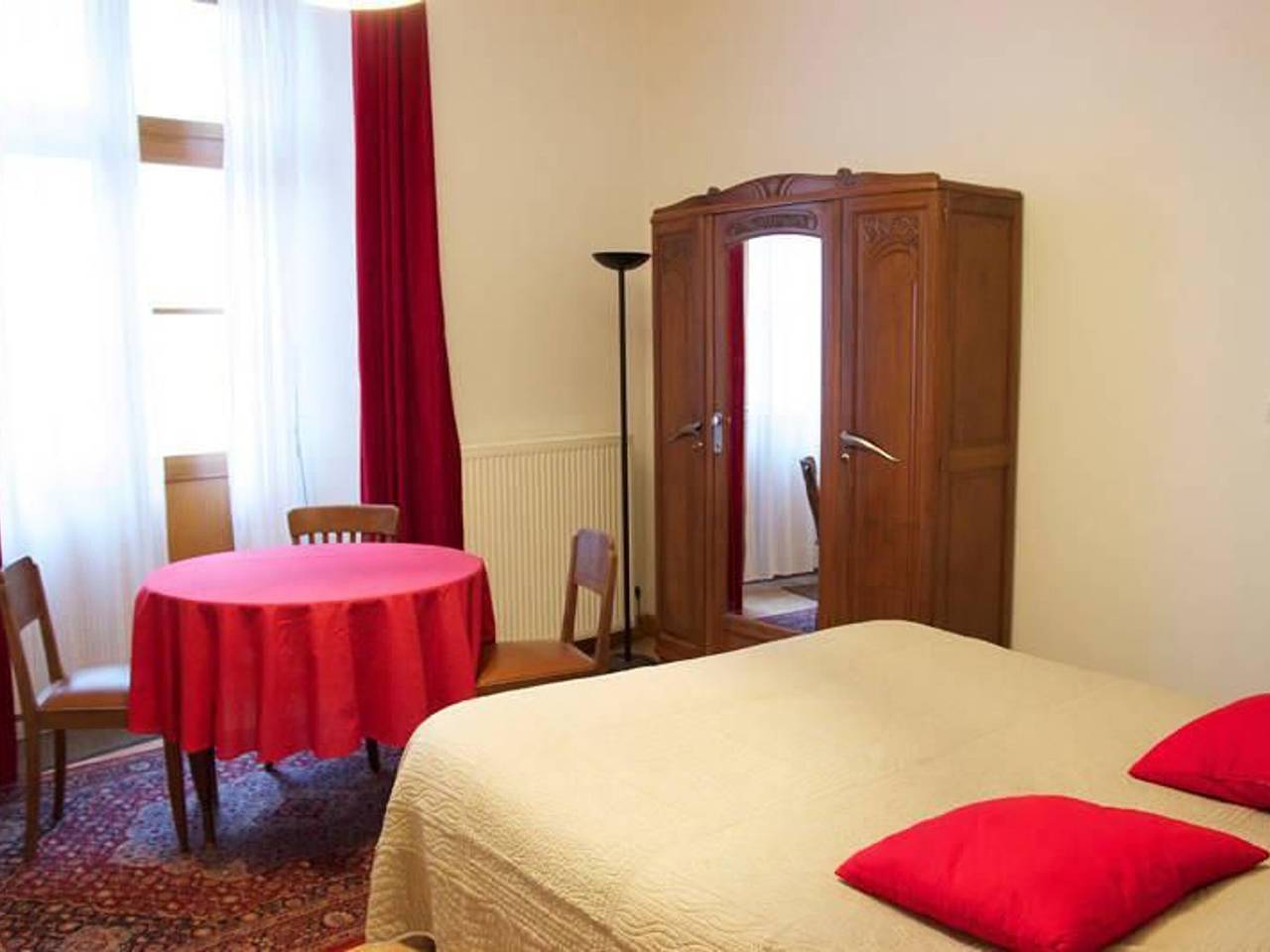 Casa rural acogedora con patio compartido, Vézelay centro in Vézelay, Parque natural de Morvan