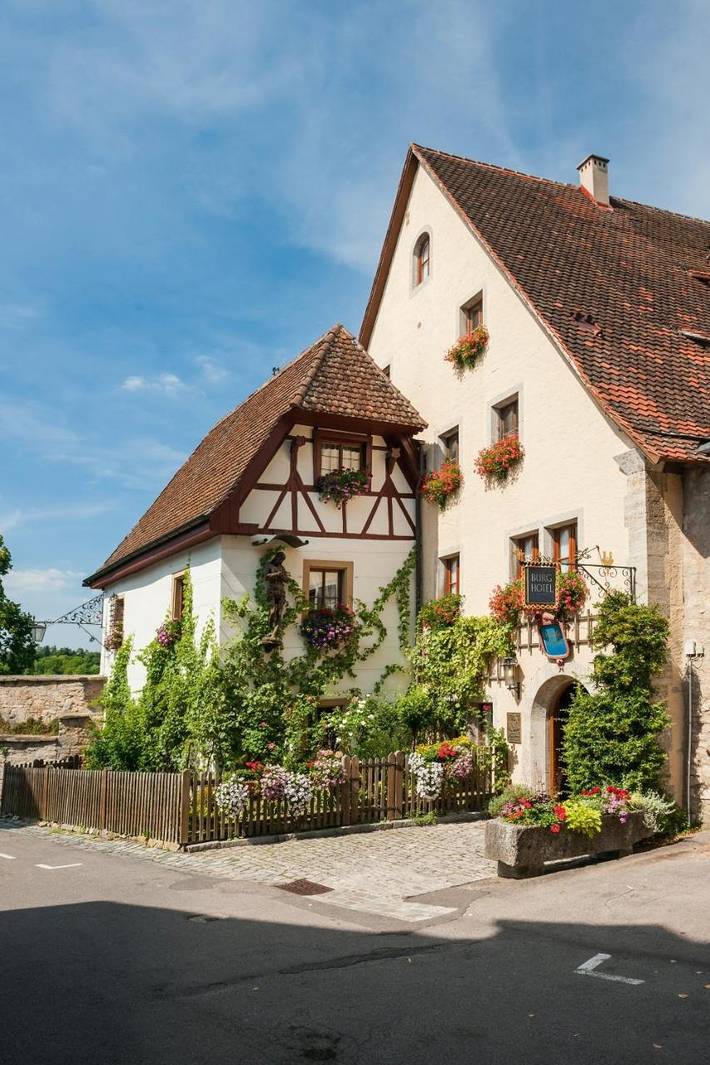 Hotel für 7 Personen, mit Balkon und Whirlpool sowie Terrasse und Garten in Altstadt von Rothenburg ob der Tauber
