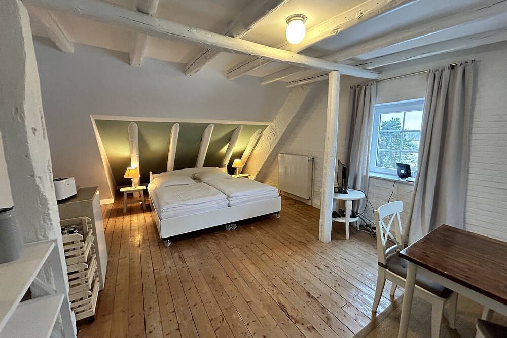 Ganze Wohnung, Ferienwohnung Kornboden im Pilsumer Hof mit traumhaftem Garten in Pilsum, Krummhörn