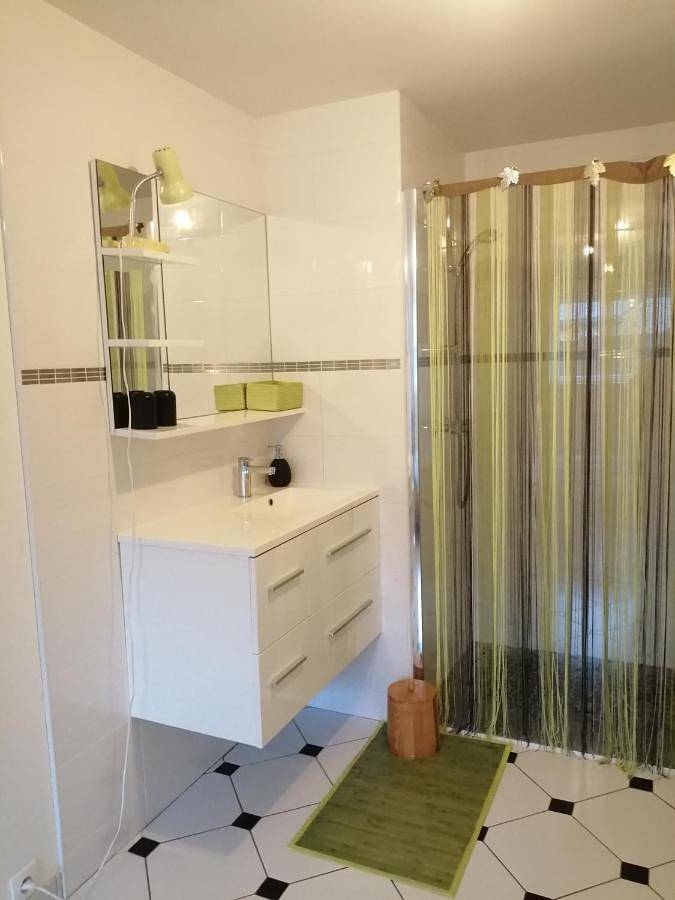 Location de vacances pour 2 personnes, avec vue ainsi que jardin et piscine à Brech - 4