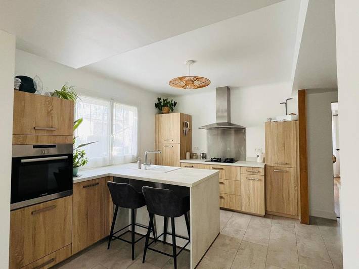 Location de vacances pour 8 personnes, avec jardin et piscine ainsi que terrasse et jacuzzi à Magné - 2