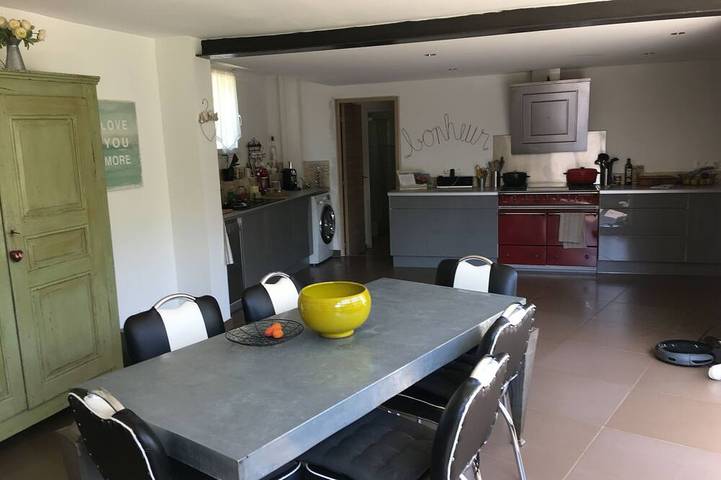 Charming property with swimming pool and Spa in a quiet location in Mérindol, Parque natural regional del Luberon