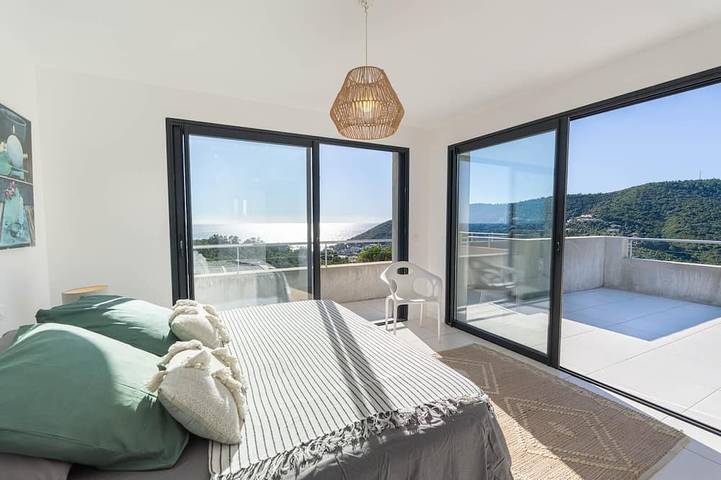 Stunning 330 M2 Villa—Heated Pool—Ocean And Mountain Views—Sleeps 24 in Frankreich