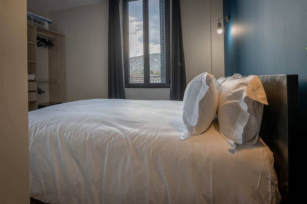 Entire apartment, Apartment 4 persons air-conditioned 1 bedroom + sofa bed Puy de Cômes 203 in Châtel-Guyon, Volcans d'Auvergne Regional Nature Park