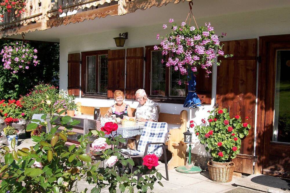 Apartamento entero, Vacation apartment attic - Guesthouse Schober - Jodlhof, Kreuth-Scharling in Kreuth, Alpes Bávaros