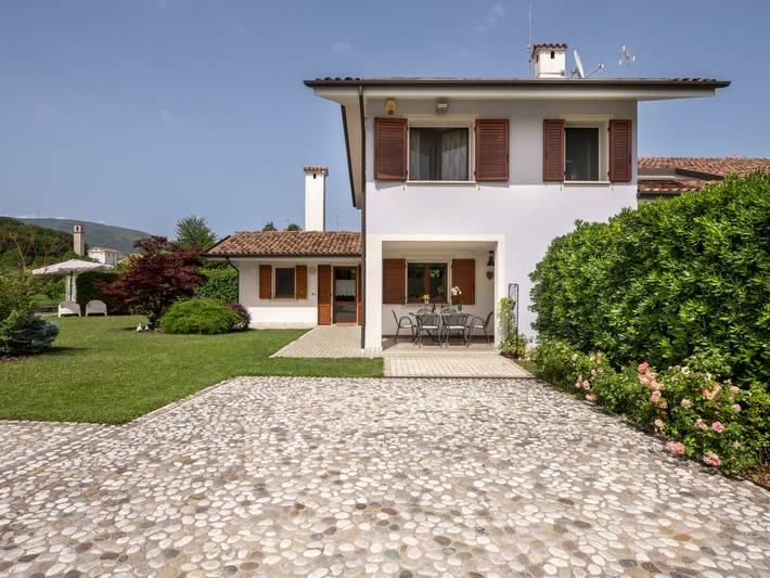 Casa vacanza per 7 persone, con Balcone e Terrazza nonché Giardino in Provincia di Pordenone