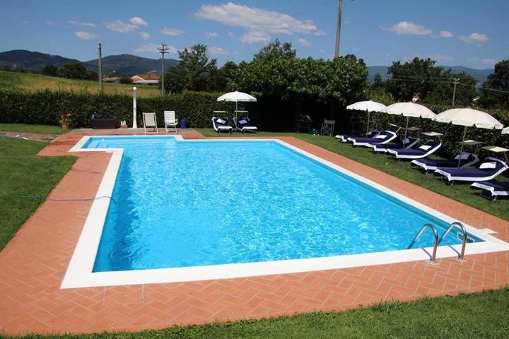 Appartamento per 6 persone, con Balcone e Terrazza nonché Giardino e Piscina a Quarrata