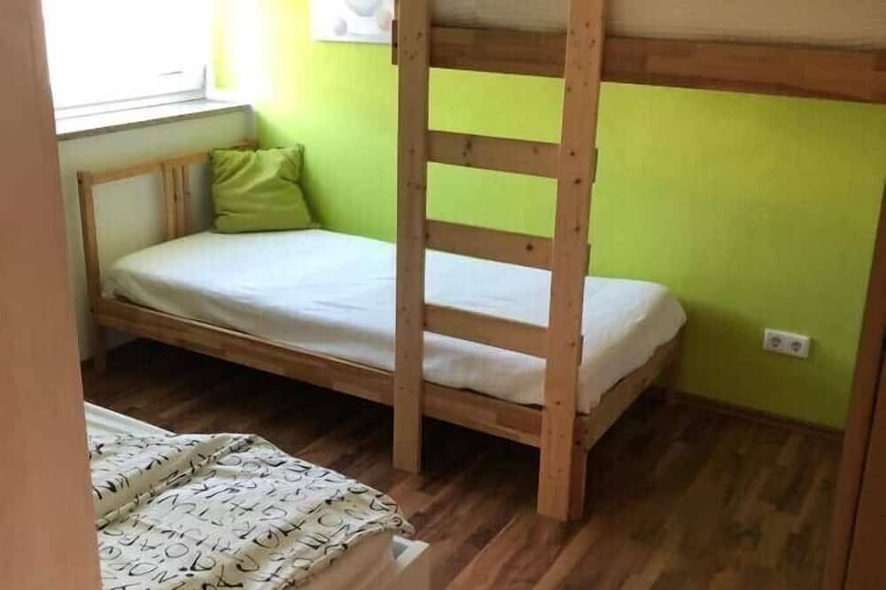 Ganze Wohnung, Moderne, neue Fewo mit großzügiger Dachterrasse, Radfahrer- & Familienfreundlich in Unterwellenborn, Thüringer Schiefergebirge