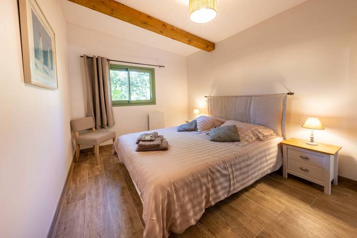 Gîte pour 4 personnes, avec terrasse ainsi que piscine et jardin, animaux acceptés à Grasse - 4