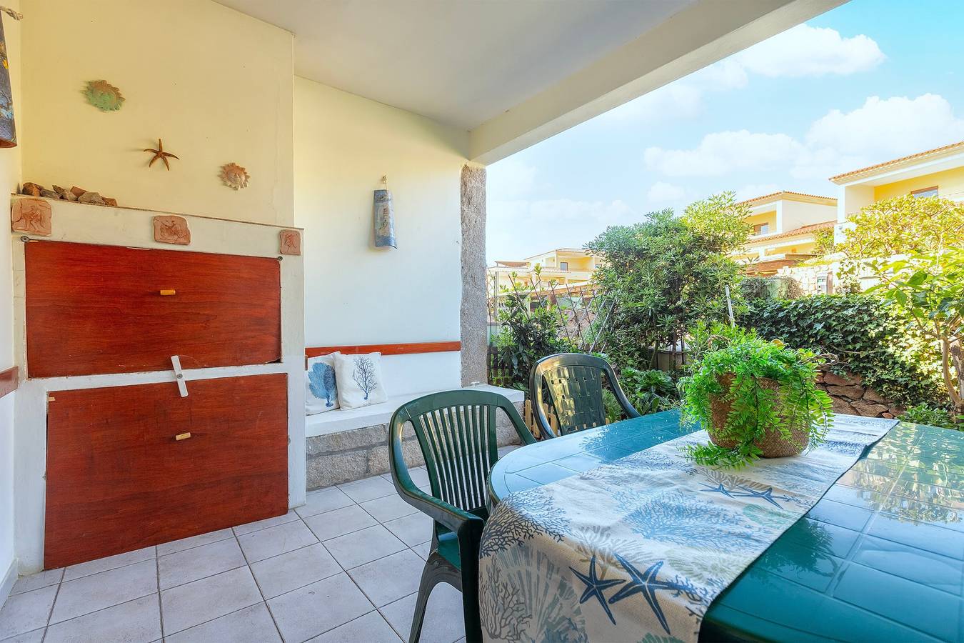 Ganze Wohnung, Ferienwohnung 'A Due Passi Apartment' mit privater Terrasse, privatem Garten und Klimaanlage in Trinità d'Agultu e Vignola und Umgebung, Olbia-Tempio