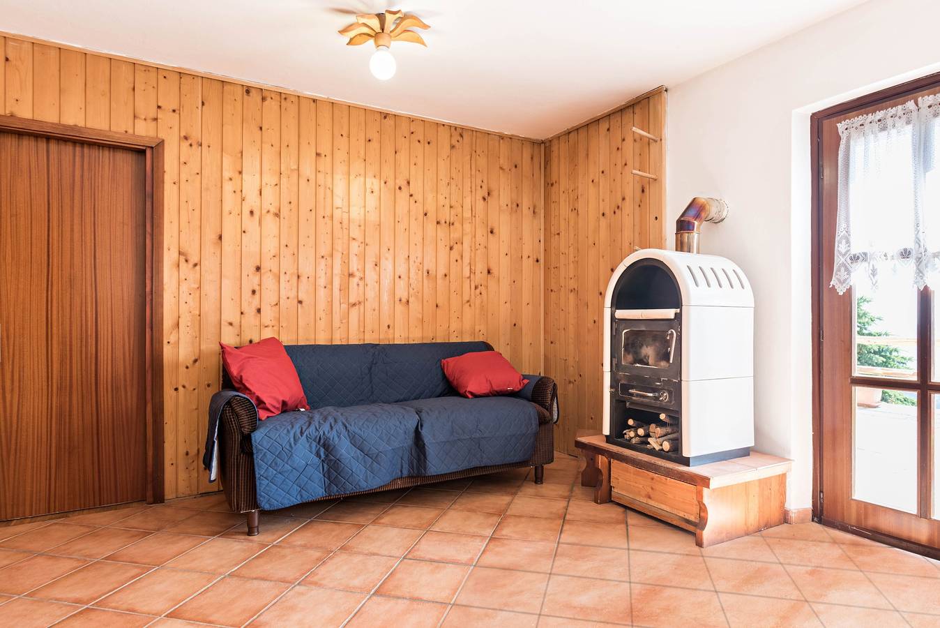 Ganze Wohnung, Ferienwohnung "Baita Località Cap" mit Garten & Bergblick in Roncone, Sella Giudicarie