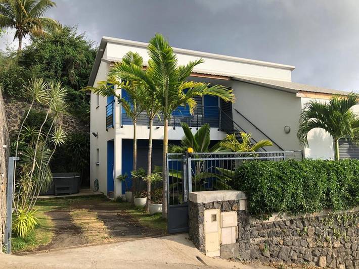 Gîte pour 2 personnes, avec jardin ainsi que piscine et jacuzzi aux Avirons - 4