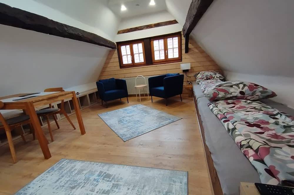 Ganze Wohnung, Historische Dachgeschosswohnung im Herzen der Alsfelder Altstadt / Parkplatz in Alsfeld, Vogelsberg Region