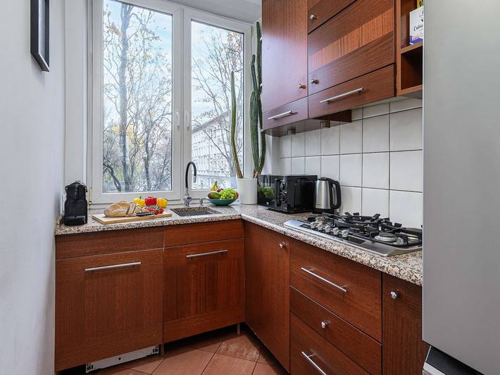 Ganze Wohnung, Wohnung in der Warschauer Stadt mit kostenpflichtigem Parkplatz in Mokotów, Warschau
