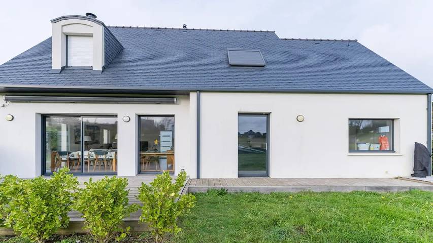 Maison de vacances pour 11 personnes, avec piscine ainsi que jardin et terrasse à Saint-Pabu