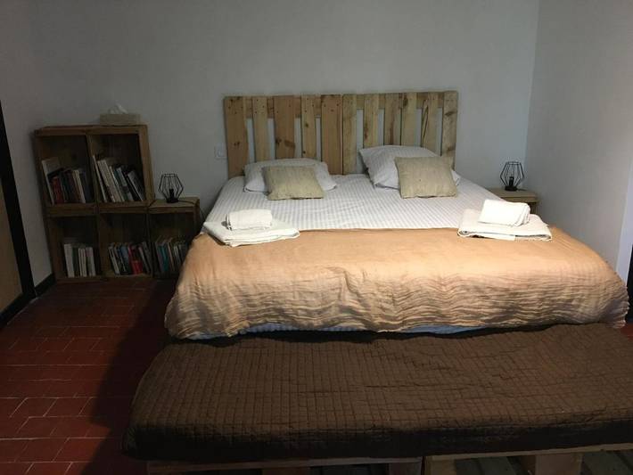 Location de vacances pour 2 personnes, avec jardin et piscine ainsi que terrasse et vue à Ansouis - 4