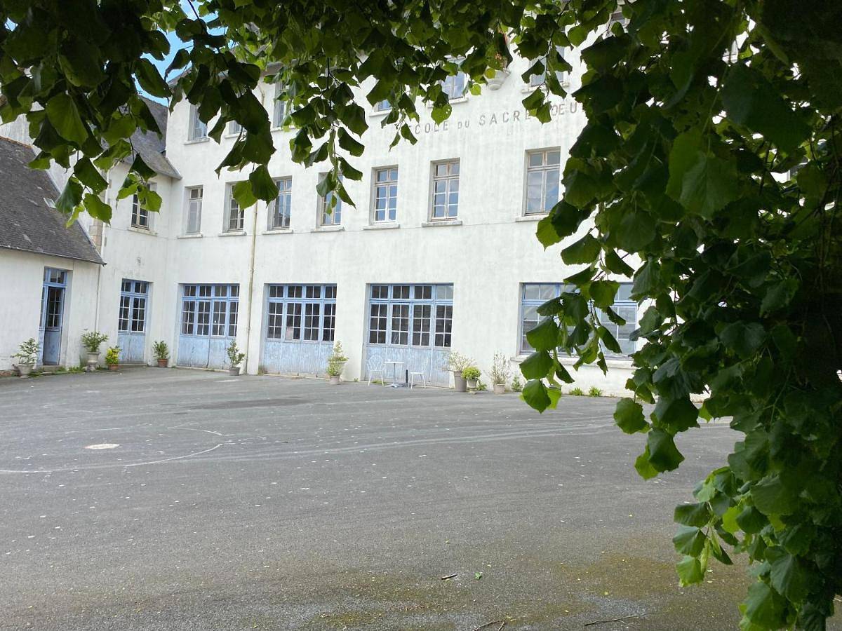 Demeure de kergoguen in Plougonver, Région de Guingamp
