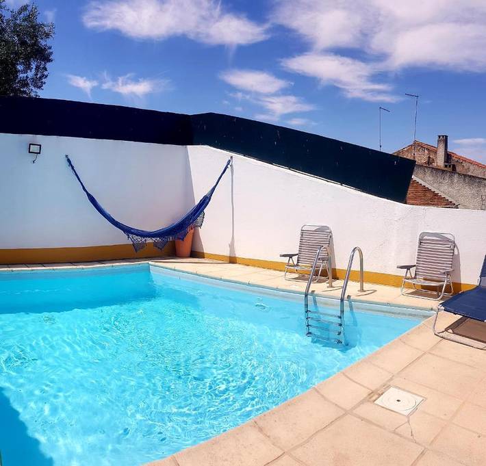 Location de vacances pour 8 personnes, avec Balcon et Terrasse ainsi que Piscine et Vue dans Avis