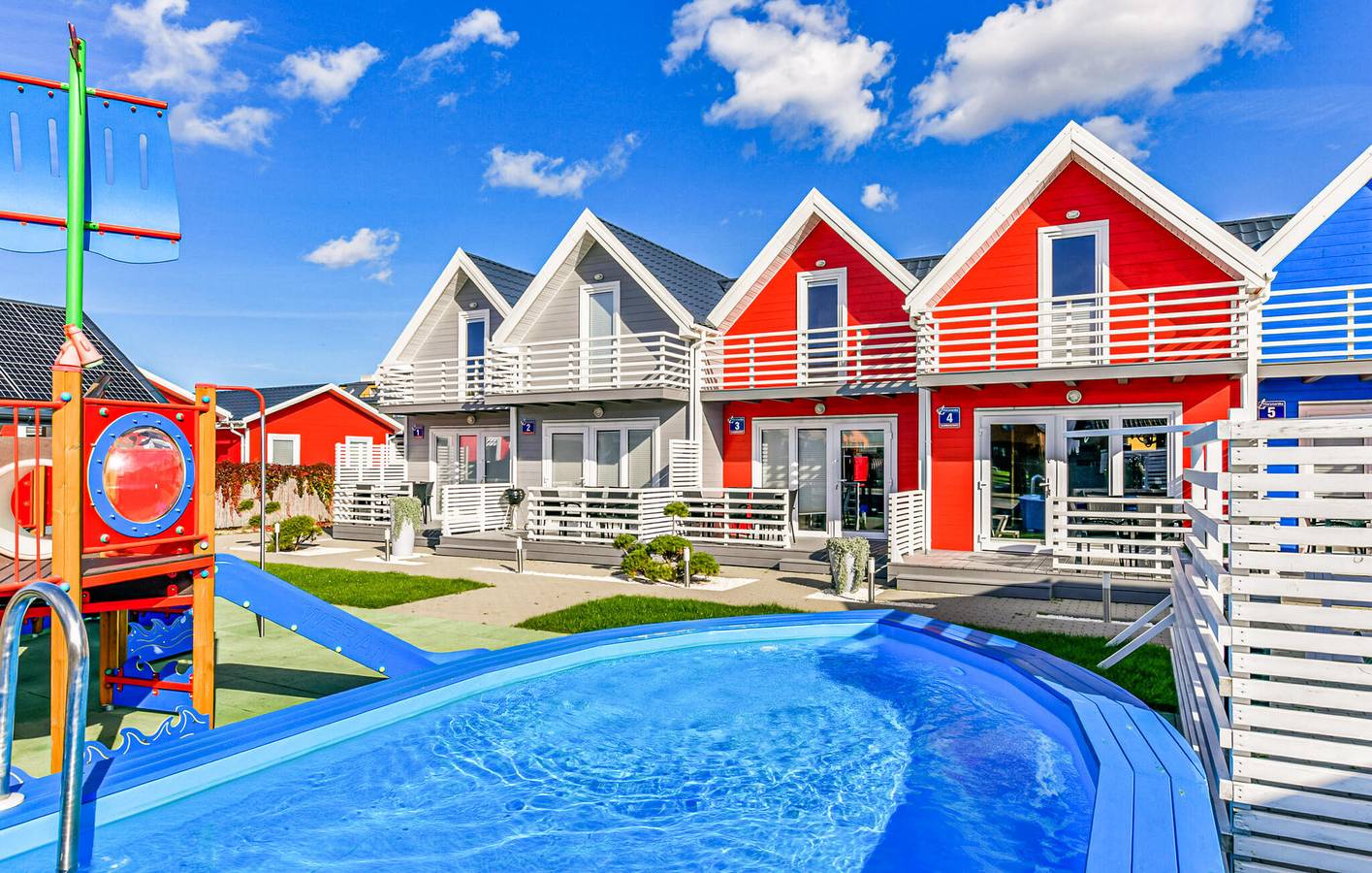 Ferienhaus für 8 Personen mit Pool in Sarbinowo, Powiat Koszaliński