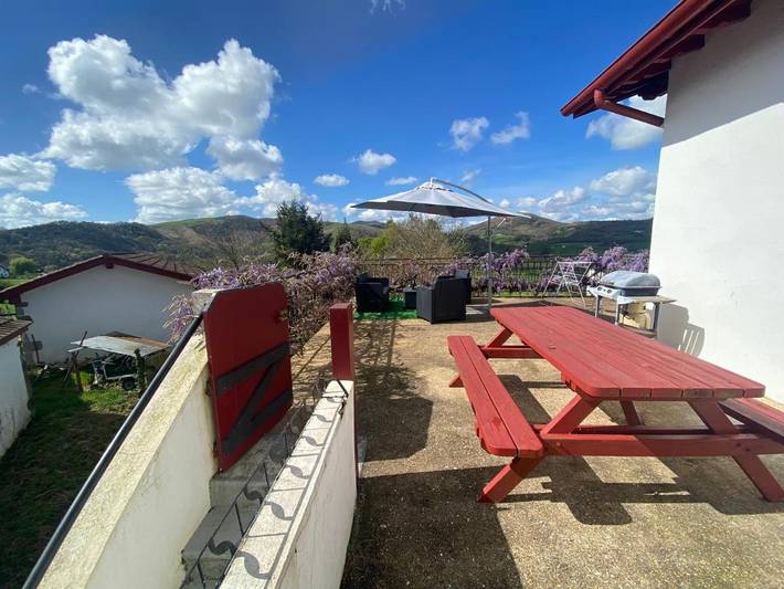 Gîte pour 4 personnes, avec Terrasse et Vue à Isturits