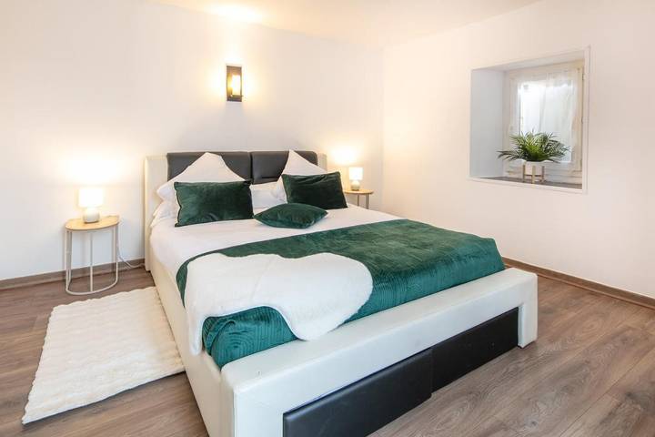 Gîte pour 4 personnes, avec balcon à Saint-Geoire-en-Valdaine - 4